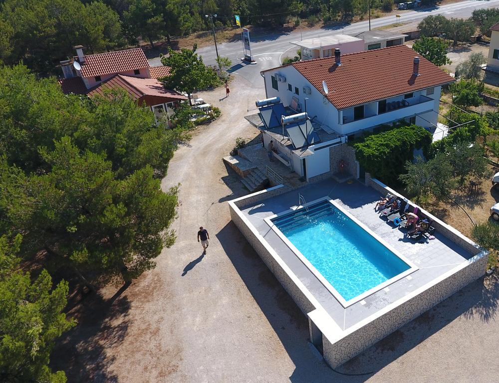 Готель Camp Krka Лозовац Екстер'єр фото